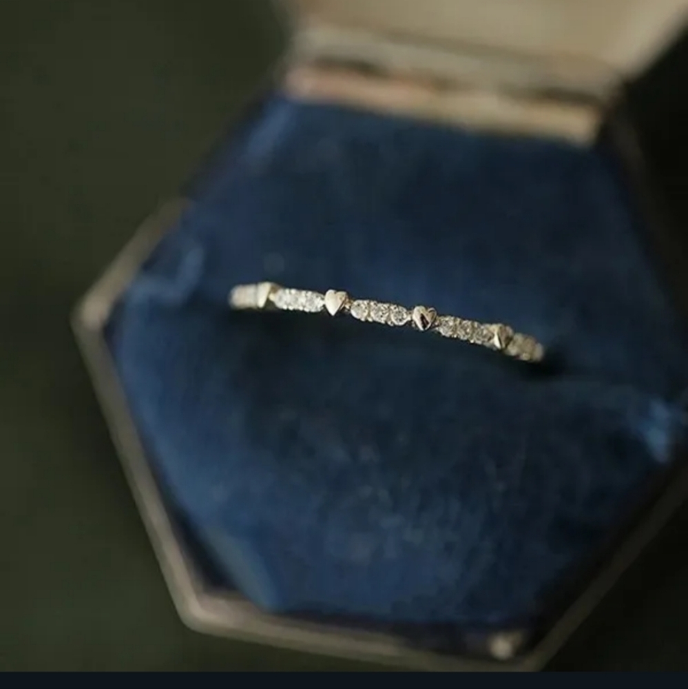 ππNEWππPRETTY!! Dainty Gold Ring with Tiny Hearts and Rhinestones ππ - Picture 4 of 13